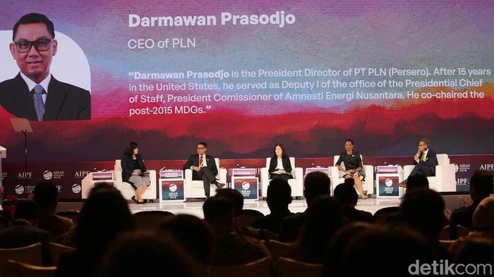 Bos PLN Beberkan Strategi Pangkas Emisi Direktur Utama PT PLN (Persero) Darmawan Prasodjo mengungkap sejumlah strategi untuk memangkas emisi. Hal itu disampaikan dalam forum ASEAN-AIPF.