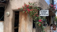 Gigi Susu mulai menyambut pengunjung mulai dari jam 06.30 WITA -18.30 WITA. Jadi, pas banget buat sarapan dan ngopi pagi untuk dibawa ke Pantai Batu Bolong. Kedai ini berada di Jl. Pantai Batu Bolong No. 80, Canggu, Kuta Utara, Bali.