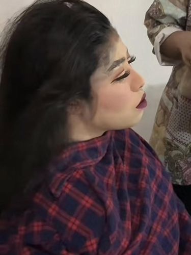 Curhatan makeup artist viral di TikTok, riasan makeup pengantin luntur karena pengantin wanita sakit. Curhatan makeup artist viral di TikTok, riasan makeup pengantin luntur karena pengantin wanita sakit.