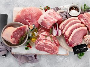 Muslim Tak Sengaja Makan Babi? Begini Hukumnya dalam Islam