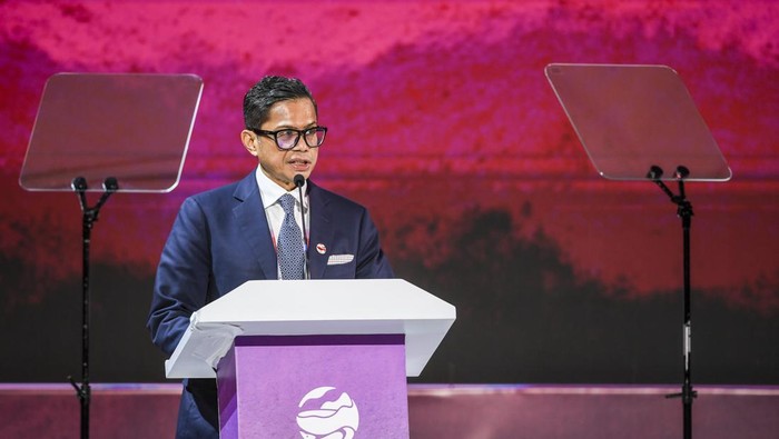 The Deputy Foreign Minister Pahala Mansury deliveres a presentation with the theme Indonesias plan to Develop Green Infrastructureon the second day of the 2023 ASEAN-Indo-Pacific Forum at the Mulia Hotel, Jakarta, Wednesday (6/9/2023). Media Center ASEAN Summit 2023/Galih Pradipta/aww/Int.
 *** Local Caption *** Wakil Menteri Luar Negeri Pahala Mansury menyampaikan presentasi dengan tema Rencana Indonesia untuk Mengembangkan Infrastruktur Hijau pada hari kedua ASEAN-Indo-Pacific Forum 2023 di Hotel Mulia, Jakarta, Rabu (6/9/2023). Media Center KTT ASEAN 2023/Galih Pradipta/aww.