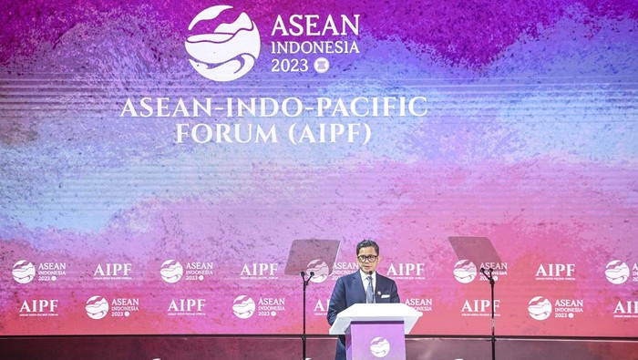 The Deputy Foreign Minister Pahala Mansury deliveres a presentation with the theme Indonesias plan to Develop Green Infrastructureon the second day of the 2023 ASEAN-Indo-Pacific Forum at the Mulia Hotel, Jakarta, Wednesday (6/9/2023). Media Center ASEAN Summit 2023/Galih Pradipta/aww/Int.
 *** Local Caption *** Wakil Menteri Luar Negeri Pahala Mansury menyampaikan presentasi dengan tema Rencana Indonesia untuk Mengembangkan Infrastruktur Hijau pada hari kedua ASEAN-Indo-Pacific Forum 2023 di Hotel Mulia, Jakarta, Rabu (6/9/2023). Media Center KTT ASEAN 2023/Galih Pradipta/aww.