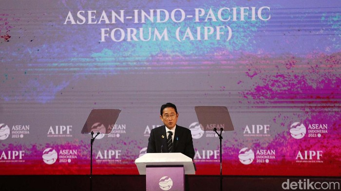 Perdana Menteri Jepang Fumio Kishida menyampaikan pidato di KTT ke-26 ASEAN-Jepang, Jakarta, Rabu (6/9/2023). Dalam pidatonya, Fumio menyampaikan dukungannya terhadap sentralitas ASEAN.