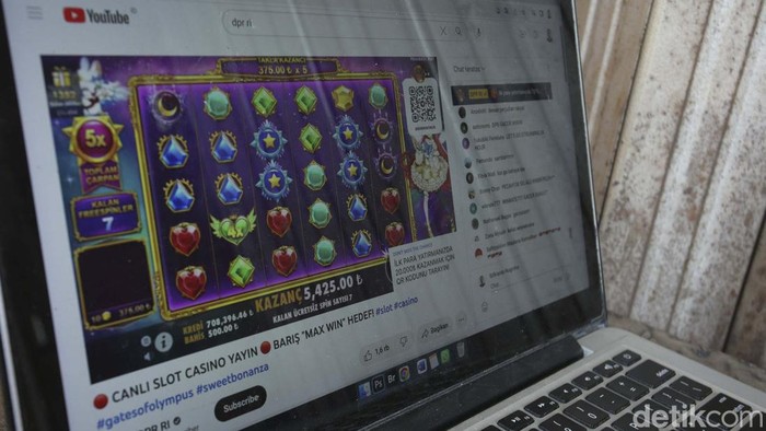 Duh! Akun Youtube DPR RI Dibajak Live Judi Online Akun youtube DPR RI diretas. Akun tersebut jadi akun live judi online.