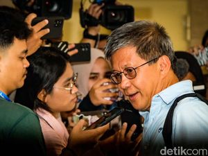 Rocky Gerung Dicecar 40 Pertanyaan soal Dugaan Penghinaan Jokowi