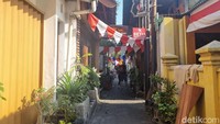 Menurut Wiratno, warga lokal yang telah menetap lebih dari 40 tahun, dulunya gang ini banyak diisi dengan kost-kostan karena lokasinya dekat dengan kampus-kampus di Jogja. Namun, perlahan berubah menjadi penginapan yang menjadi sumber pendapatan warga. Gang 1.000 Penginapan biasanya selalu ramai dikunjungi saat weekend dan musim liburan sekolah. Bukan hanya wisatawan lokal, penginapan di gang ini juga menjadi pilihan favorit wisatawan mancanegara.