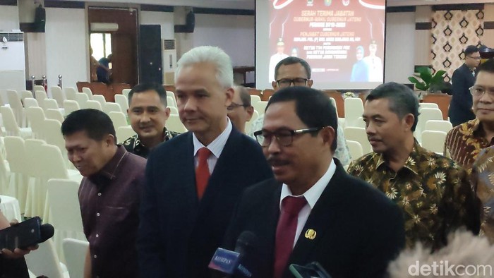 Ganjar hadiri sertijab Pj Gubernur Jateng di Gedung Gradika, Semarang, Rabu (6/9/2023).