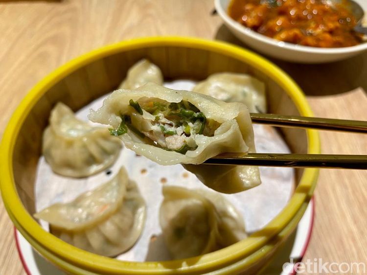Yummy! Gurih Uni Chicken Momo dan Manchurian Gobi ala India dan China