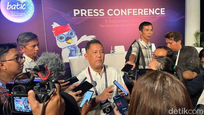 PT Telkom Indonesia mengungkapkan sudah menjalin kerja sama dengan layanan internet milik Elon Musk, Starlink. Disampaikan oleh Direktur Wholesale & International Service Telkom Indonesia, Bogi Witjaksono, kalau harganya tidak akan lebih murah dari paket data yang dijual operator seluler.