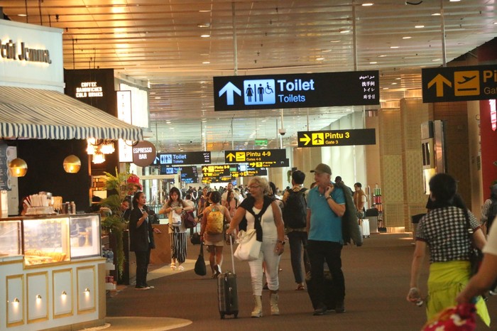 Ilustrasi - Penumpang di terminal kedatangan domestik Bandara Internasional I Gusti Ngurah Rai, Bali. (Foto: PT AP I Bandara Ngurah Rai)