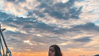 Jessica Iskandar memiliki paras cantik yang membuatnya selalu tampil menarik. Foto: Instagram/@inijedar
