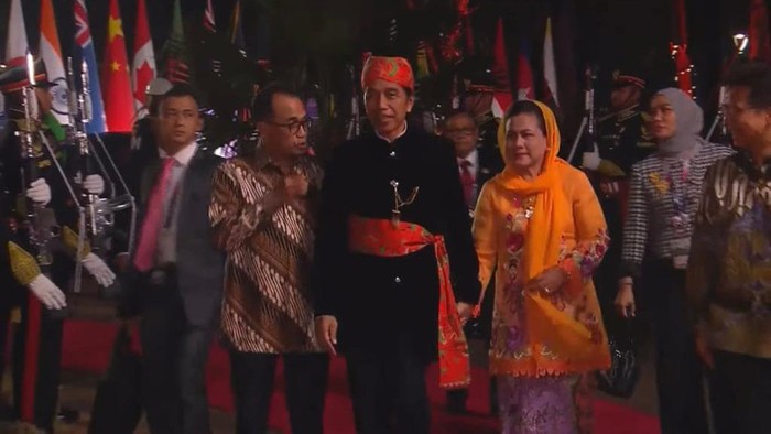 Jokowi dan Iriana tiba di gala dinner KTT ASEAN (dok. YouTube Kominfo)
