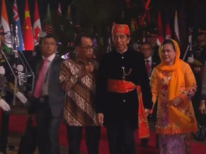 Jokowi dan Iriana Pakai Baju Betawi di Gala Dinner KTT ASEAN