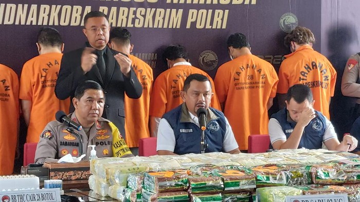 Jumpa pers pengungkapan empat kasus oleh Bareskrim Polri di lobby Bareskrim Polri, Jalan Trunojoyo, Kebayoran Baru, Jaksel, Rabu (6/9/2023).