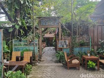 Tiga Roepa, Bukan Sekadar Kafe Bergaya Vintage, tapi Sekaligus Galeri Seni