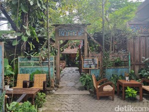 Tiga Roepa, Bukan Sekadar Kafe Bergaya Vintage, tapi Sekaligus Galeri Seni