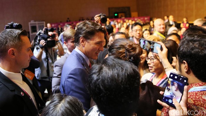 Perdana Menteri Kanada Justin Trudeau berjalan seusai menjadi pembicara utama pada hari kedua ASEAN-Indo-Pacific Forum 2023 di Hotel Mulia, Jakarta, Rabu (6/9/2023).