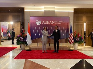 Jokowi Bertemu Wapres AS di Sela KTT ASEAN, Sampaikan Duka Karhutla Hawaii