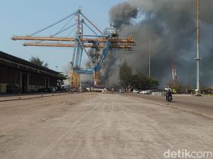 Cerita Sopir Truk saat Awal Mula Api Bakar Kapal Feri di Merak