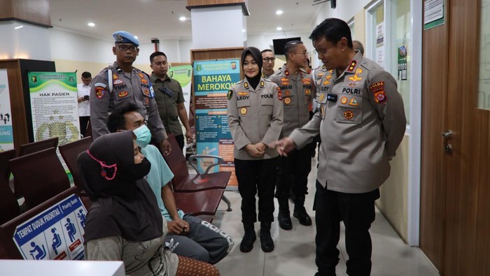 Kapolda Banten Irjen Rudy Heriyanto mengecek pelayanan di RS Bhayangkara dan Biddokkes Polda Banten untuk memastikan pelayanan berjalan optimal. (dok ist)