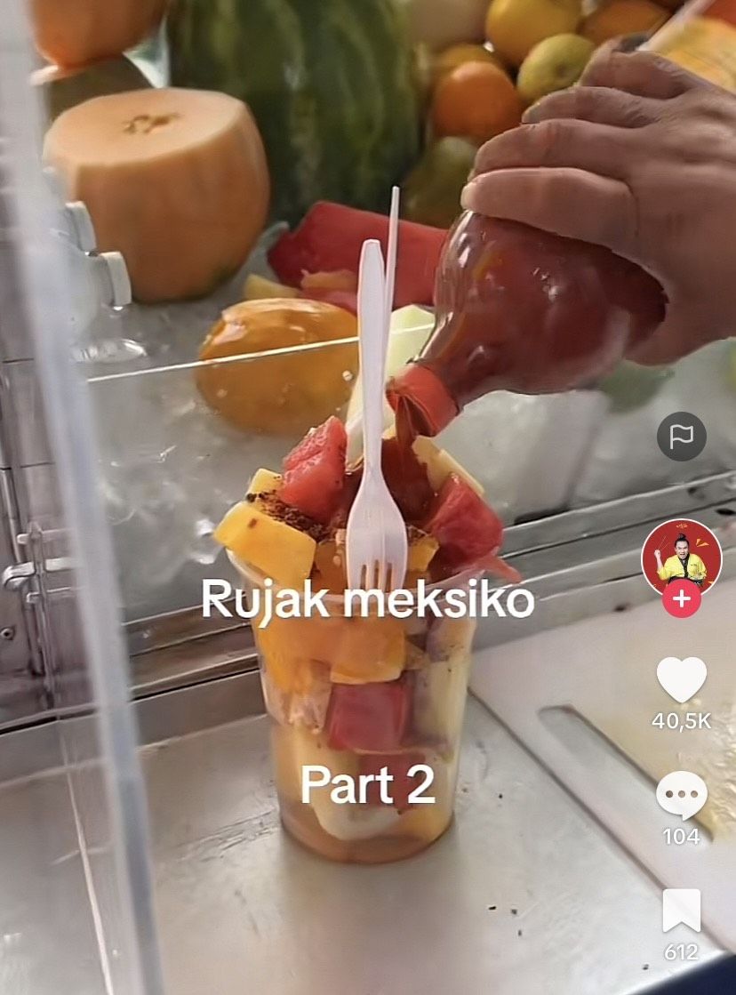 Keanu Angelo cicip rujak ala Meksiko