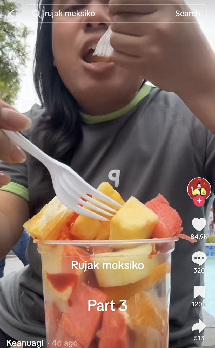 Keanu Angelo cicip rujak ala Meksiko