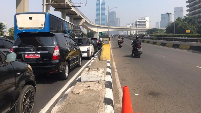 Kemacetan di perempatan Kuningan