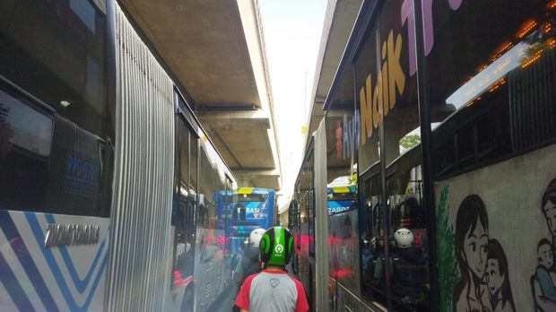 Kemacetan di perempatan Kuningan