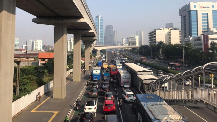 Kemacetan di TL Kuningan, Jaksel