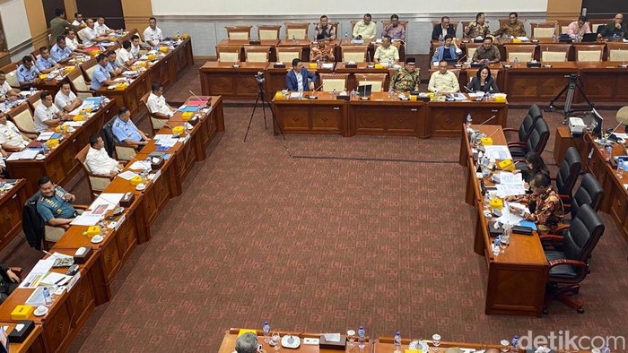 Kementerian Pertahanan (Kemhan) menggelar rapat pembahasan anggaran bersama Komisi I DPR RI. Rapat digelar secara tertutup. (Tiara Aliya/detikcom)