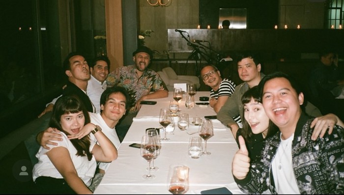 Keseruan Jefri Nichol Saat Makan Bareng Caitlin Halderman hingga Joe Taslim Keseruan Jefri Nichol Saat Makan Bareng Caitlin Halderman hingga Joe Taslim