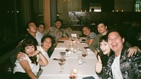 Jefri Nichol memang terkenal dengan sifatnya yang mudah bergaul. Selain beradu akting, Jefri Nichol juga senang makan bareng teman artisnya. Salah satunya ini. Foto: Instagram @jefrinichol