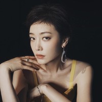 Astaga, aku merinding. Jadi dia berakting dalam film dokumenter Wah... Lihat fotonya... Itu adalah bukti. Kenapa semua pelaku bully berfoto seperti itu? Jadi aktingnya berasal dari pengalaman, komentar netizen di forum komunitas Korea.Foto: dok. Instagram @hereare0318