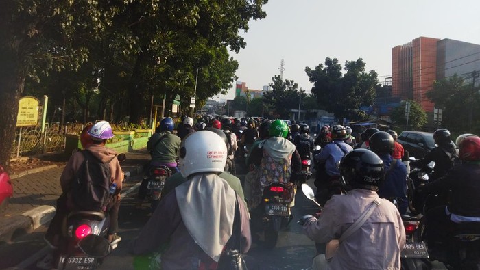 Lalin Pasar Minggu Arah Pancoran Macet di Beberapa Titik Pagi Ini