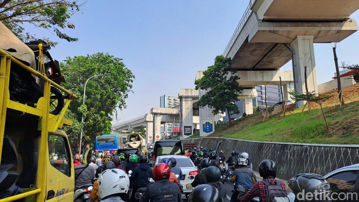 Macet di Cawang pada 6 September 2023