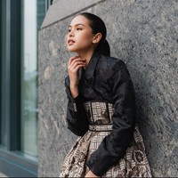 Busana tersebut merupakan rancangan Wilsen Willem. Adapun stylist Imelda Untoro membantu mengarahkan gaya istri pengusaha Korea Jesse Choi itu. (Foto: Instagram@maudyayunda)