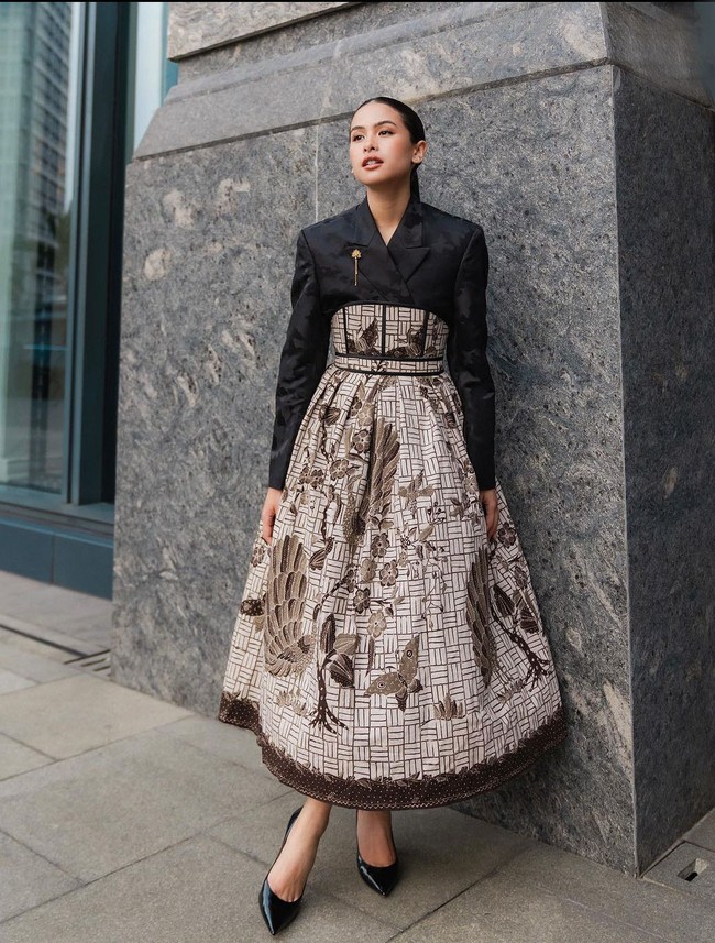 Maudy Ayunda ikut ambil bagian juga dalam rangkaian acara KTT ASEAN Ke-43. Aktris sekaligus penyanyi itu mendapat kepercayaan untuk menjuri ASEAN Business Award. (Foto: Instagram@maudyayunda)