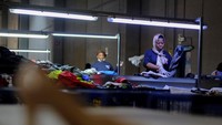 Saat ini, sebagian besar daur ulang ditujukan untuk produk bermutu rendah seperti kain lap dan hampir setengahnya dikirim untuk dijual kembali ke negara-negara Afrika termasuk Kamerun, Ghana, dan Senegal. Menurut data perdagangan Perserikatan Bangsa-Bangsa, UE mengekspor 1,4 juta ton tekstil bekas pada tahun 2022, dua kali lipat dibandingkan tahun 2000.
