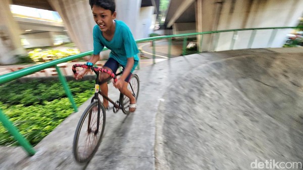 Memanfaatkan Waktu Senggang untuk Bermain Sepeda