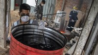 Sampah aluminium itu mereka kumpulkan dan dibawa ke bengkel kerja atau workshop untuk didaur ulang menjadi baling-baling perahu (propeller) yaitu kipas penggerak perahu bagi warga Bontang yang kebanyakan berprofesi sebagai nelayan.  