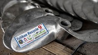 Dari satu kilogram ingot bisa untuk memproduksi 4-5 unit baling-baling perahu untuk ukuran mesin 13 PK dengan harga jual Rp15 ribu per buah. Jika dibandingkan, harga produk baling-baling aslinya berkisar ratusan ribu hingga jutaan rupiah per buah.  