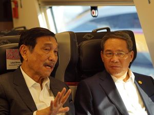 Luhut: China Senang Jika Dilibatkan Garap Kereta Cepat ke Surabaya