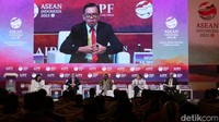 Tantangan yang ketiga adalah perbedaan standar terkait konektivitas digital. Oleh karena itu, untuk mengatasi kesenjangan konektivitas digital, Telkom Indonesia menginisiasi sejumlah gagasan. Pertama, memperluas jaringan konektivitas itu sendiri. Menurut Fajrin Telkom telah melayani 500 kota di Indonesia, dan menyentuh sekitar 99% populasi Indonesia. Jaringan Telkom Indonesia juga sudah ada di tujuh negara di luar Indonesia.