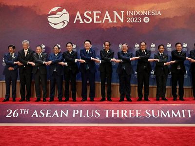 Momen Jokowi Pimpin KTT ASEAN Plus Three