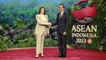 Semringah Jokowi-Kamala Harris di KTT ASEAN