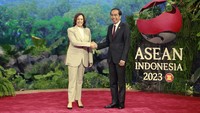 Wapres Amerika Serikat Kamala Harris tiba di lokasi KTT ASEAN.
