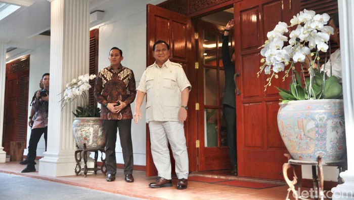 Momen Prabowo Bertemu dengan Yenny Wahid