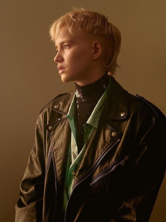 Sebelum tampil di ‘One Piece’ versi live action, aktor 21 tahun ini sudah membintangi cukup banyak film. Salah satunya film horror ‘Evil Dead Rise’. Foto: Dok. Netflix, Instagram/@morganlogoff