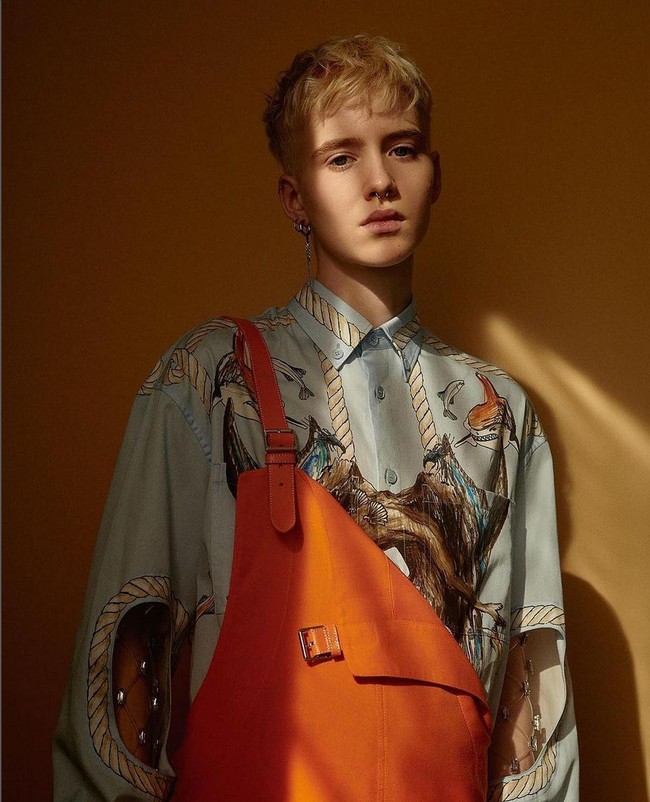 Penggambaran Morgan Davies sebagai Koby membuatnya jadi sorotan. Penampilan memerankan seorang awak kabin yang bercita-cita menjadi Marinir, telah banyak menuai pujian karena kedalaman dan keasliannya. Foto: Dok. Netflix, Instagram/@morganlogoff