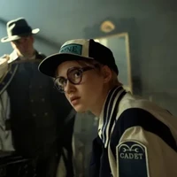 Koby digambarkan sebagai pemuda kikuk tapi punya tekad keras untuk jadi marinir dan membela yang tertindas.  Foto: Dok. Netflix, Instagram/@morganlogoff